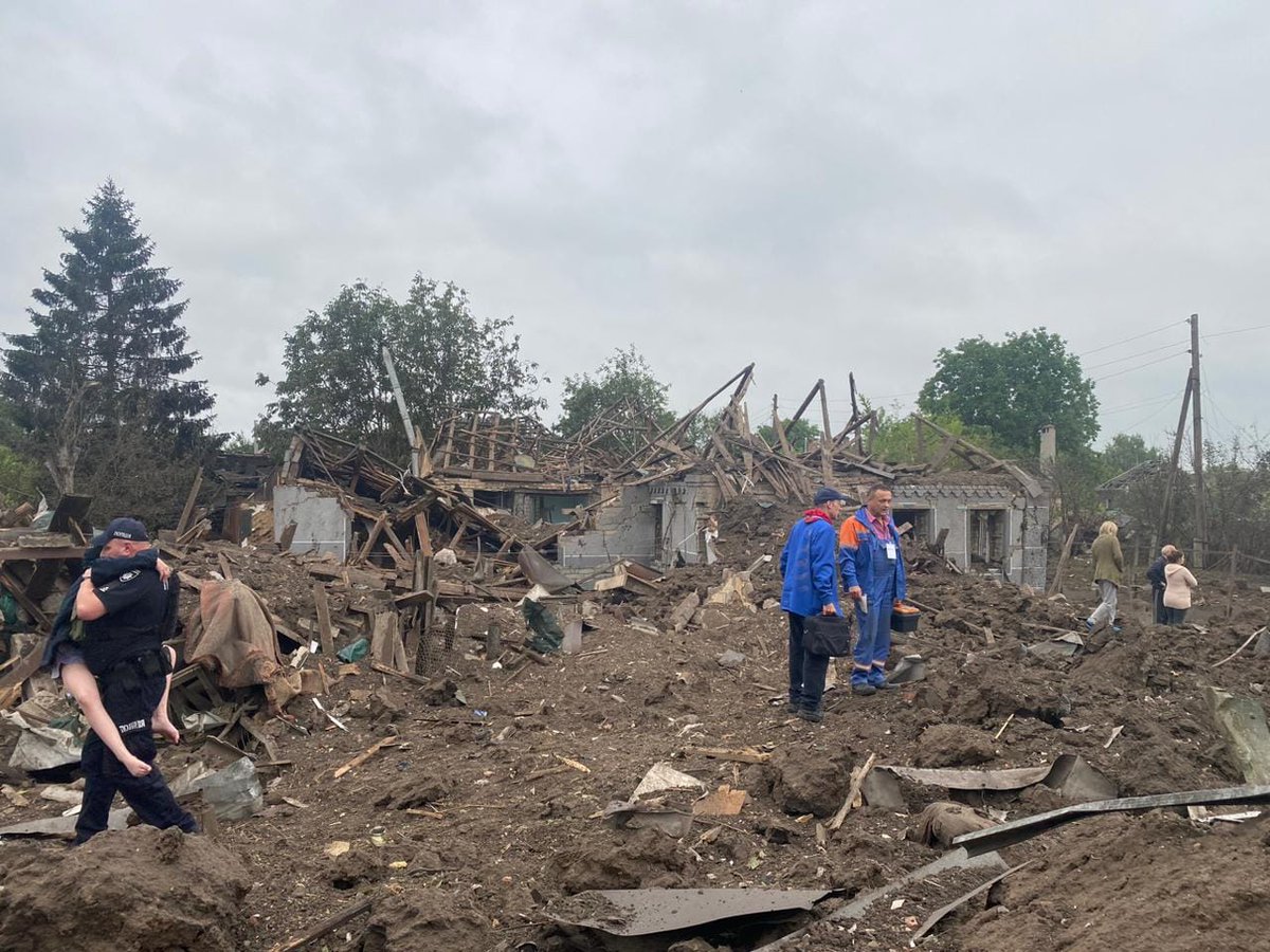⚡️At least 7 civilians dead and 24 wounded by Russian attacks over past day.

At least seven civilians died and 24 were injured in 11 oblasts over the past day as a result of Russian attacks, officials informed on June 14.

Photo: Pavlo Kyrylenko/Facebook
