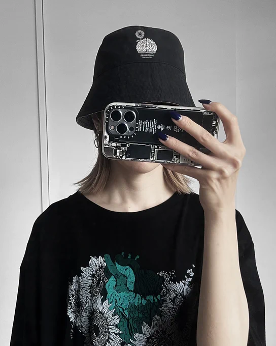 おまたせしました! 夏グッズサンプル写真ラスト、リバーシブルバケハです シンプル黒とお花総柄の2way 結構深めなのでしっかり被ると目元隠れます リプ欄に詳細写真▼