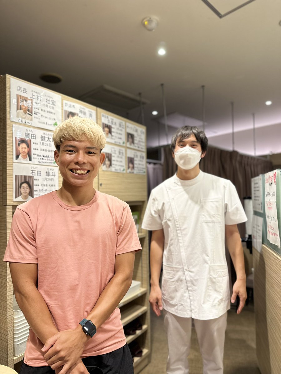 refleine's tweet photo. 皆さま　こんにちは！

本日、上野店にサッカーシンガポールリーグ、バレスティアカルサFCの杉田将宏(@grampus_masa )さんがご来店！
シーズン中断中のオフを利用して、お身体のメンテナンス！

中断明けから怪我がなく全開プレーできるよう、祈りも込めて施術させていただきました！

#リフレーヌ https://t.co/c8ROELP5W8