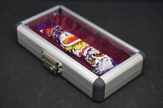 うまい棒を衝撃から守る！？プロが本気で作った「うまい棒アルミケース」が登場！