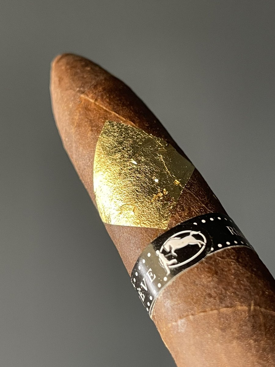 allthingscigars's tweet photo. Some cigars are great little surprises and the Cavalier Geneve Black Series Salomones was surely one of them. First time tasting this brand and instantly became fans. Superb construction, great presentation and a silky smooth oily wrapper. What more can you ask for? 😍 https://t.co/uacEka4D4n