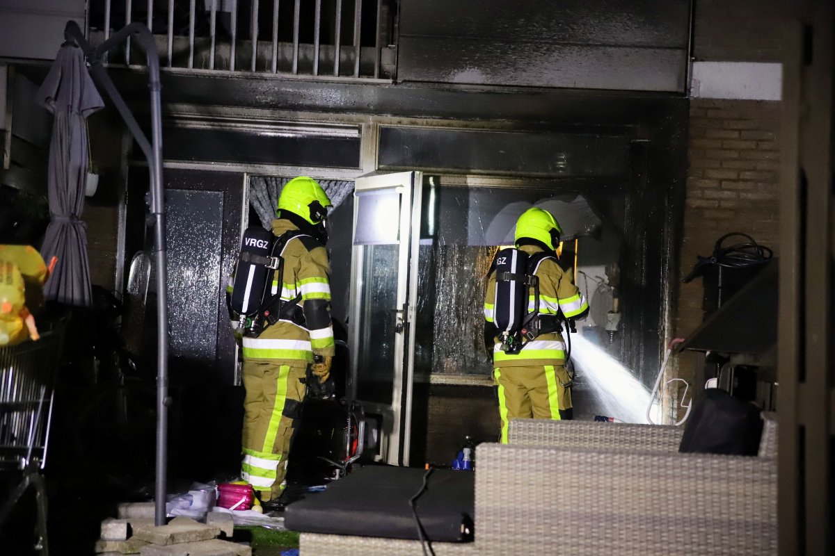 Veel schade bij buitenbrand achter woning in Tiel - gelrenieuws.nl/2023/06/veel-s…