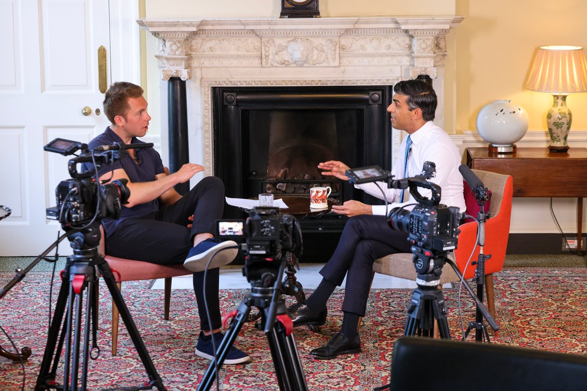 For everyone with a dream, I started 20VC as an 18-year-old with £50 & no contacts. Today I release our incredible discussion with Prime Minister @RishiSunak. Work hard, be kind, never ever give up. This is a moment I will cherish forever. 📷 open.spotify.com/episode/69KBFh…