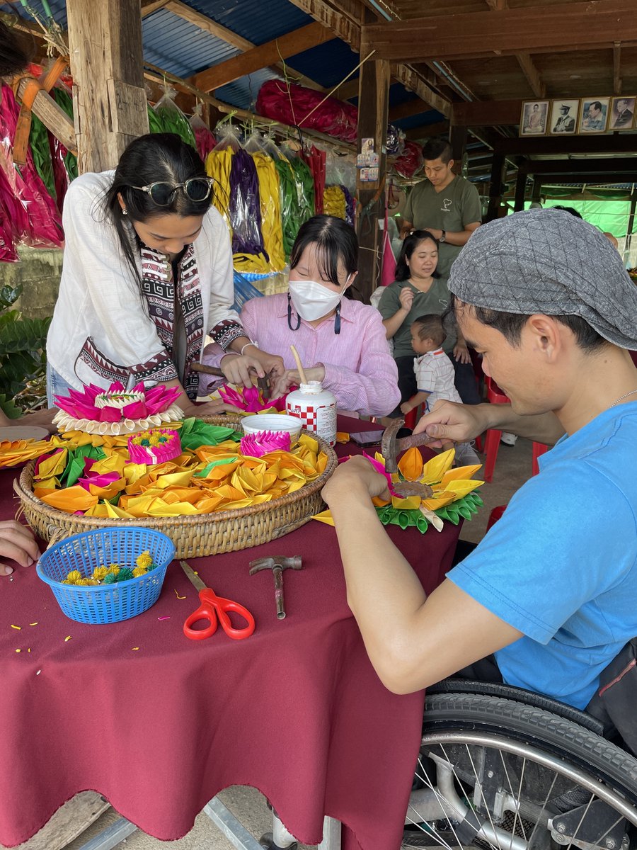 UNDPThailand's tweet photo. 🛺 UNDP Accelerator Lab Thailand 🇺🇳 องค์การบริหารการพัฒนาพื้นที่พิเศษเพื่อการท่องเที่ยวอย่างยั่งยืน (อพท.) ยกระดับการท่องเที่ยวของชุมชนเพื่อคนทั้งมวลได้อย่างเป็นสากล รองรับนักท่องเที่ยวที่หลากหลาย ทั้งผู้สูงอายุผู้ใช้วีลแช��์ คนพิการ ฯลฯ🦼🌏
#AccLabTH #DastaThailand #SiamRise https://t.co/eiLi3iLWks