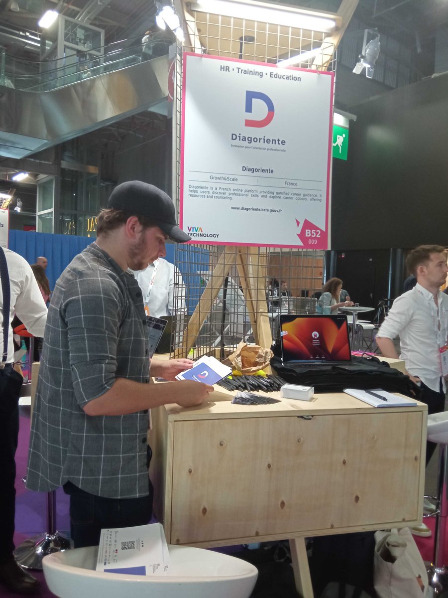 [VivaTech]

📣 Ça y est c'est le top départ pour les équipes Diagoriente qui vont passer 3 jours sur le salon #VivaTech à Paris.

📌 Venez dès aujourd'hui nous rencontrer au stand B52-009 dans l'espace startups.

Hâte de vous rencontrer !

#event #innovation #compétences
