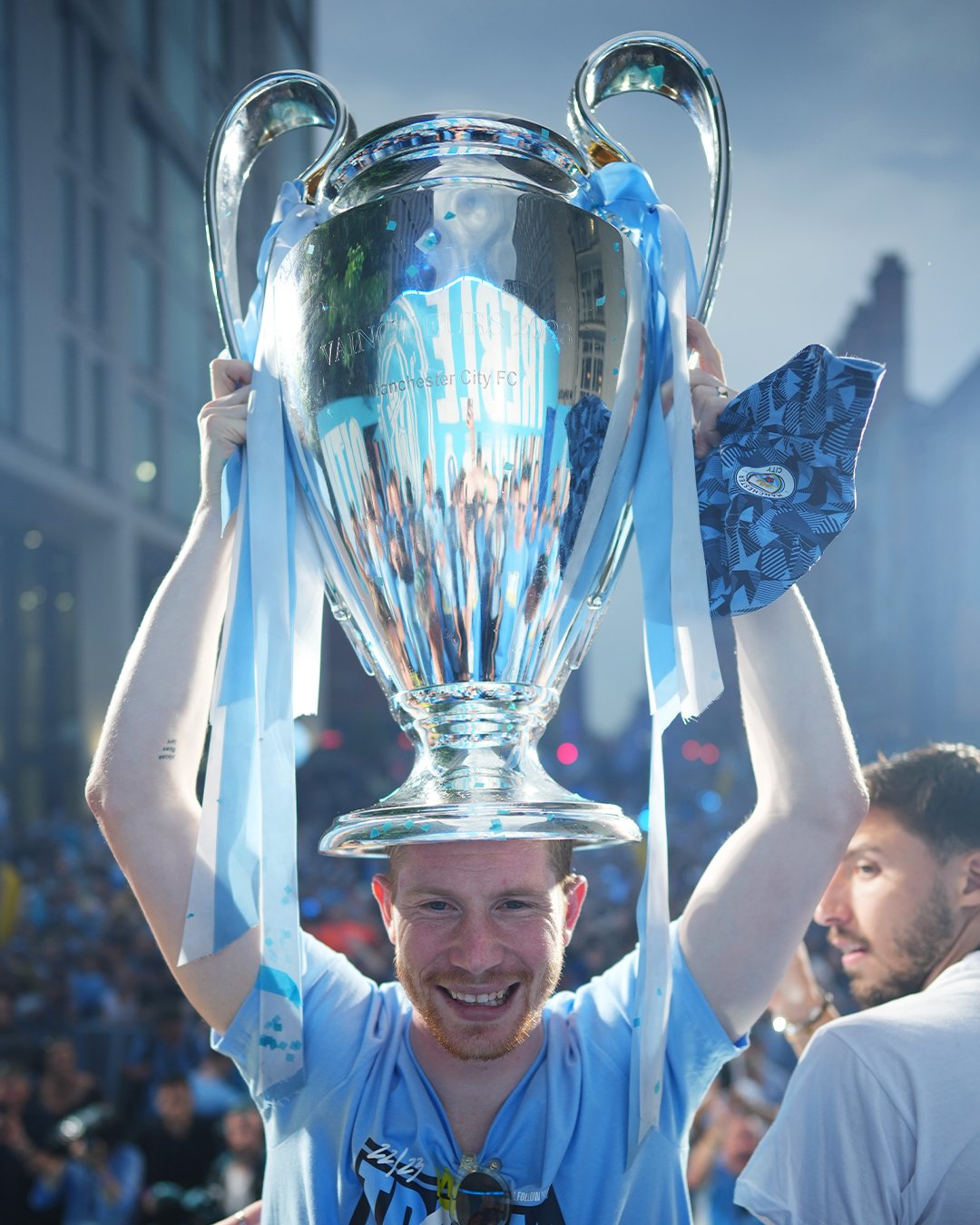 UEFA Champions League on X: 🎩 Players wearing the Champions League trophy  as a hat [THREAD] #UCLfinal  / X