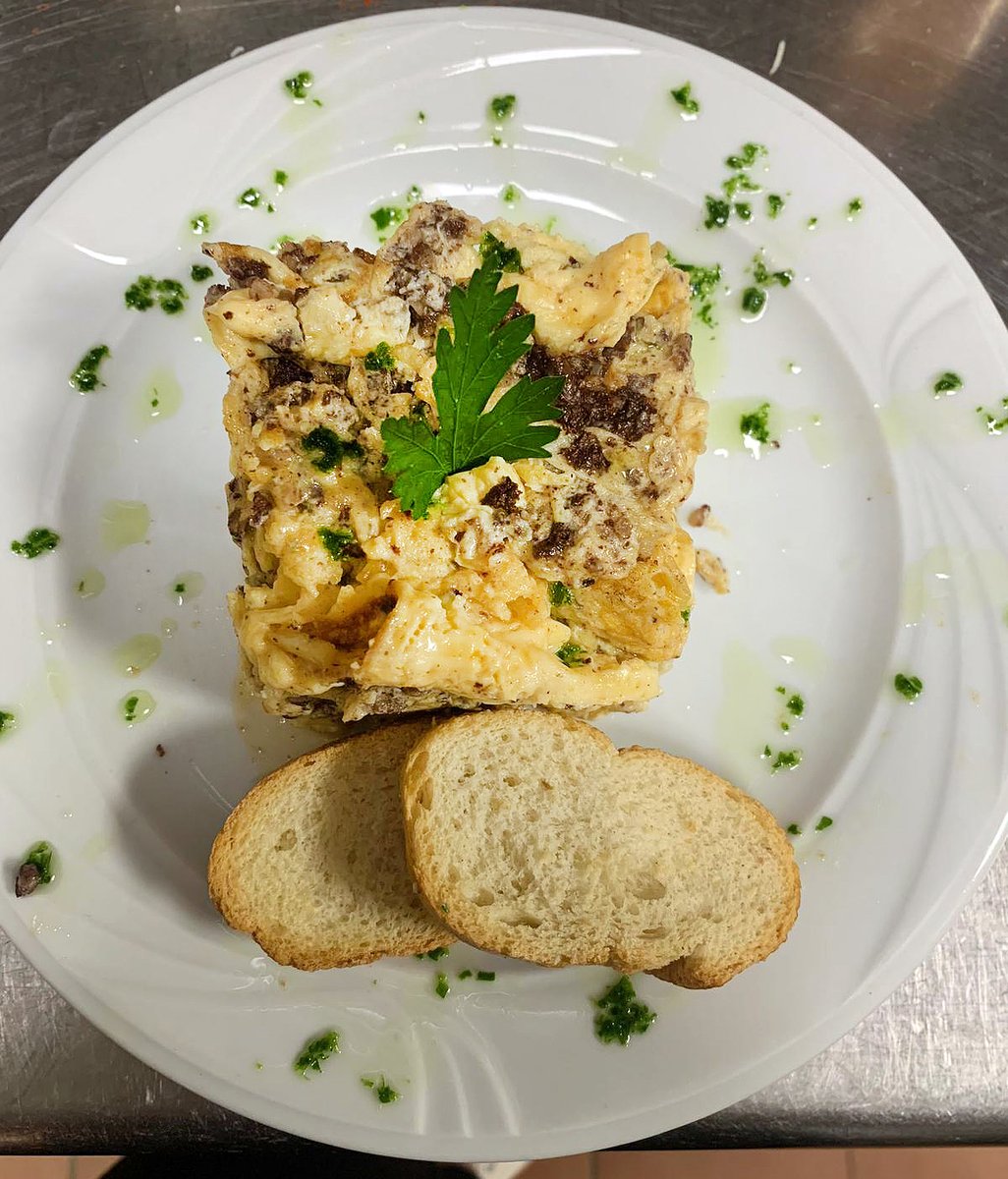 VillalbaenP29's tweet photo. El #Restaurante #Cafetería La Roca es ideal para #desayunar, #comer o #merendar en el #P29deVillalba y a precios muy económicos. #comidacasera, #menudeldia #platoscombinados, #raciones. Te dejamos algunas imágenes. https://t.co/NEmVZ5oBVs https://t.co/8s2voI21Vx
