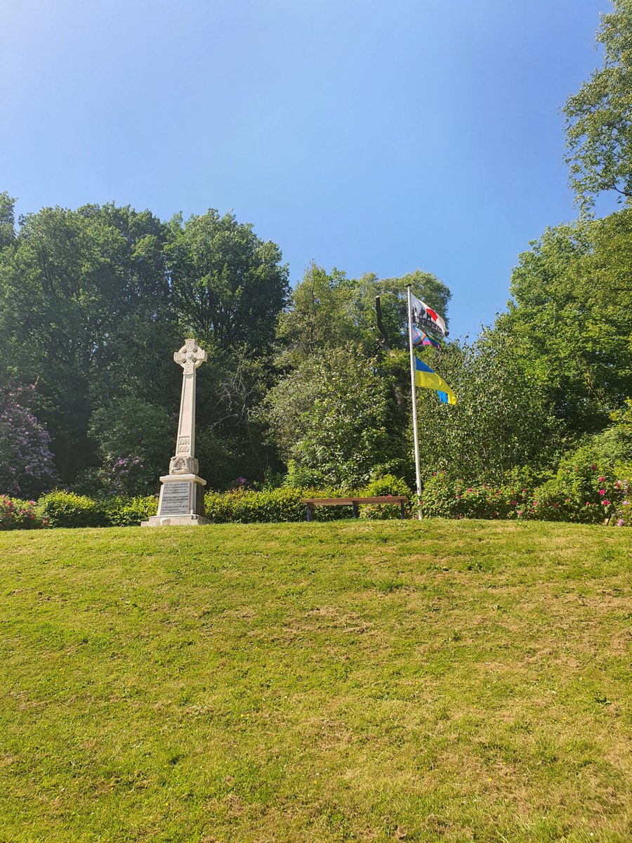 @HighPeakBC you'll need a bigger flag pole if you continue to self flagulate for whatever cause no matter what political persuasion or supportive message you wish to promote. Flags next to #warmemorial should be for the #UnionJack only. @robertlargan @RuthGeorge6 #whaleybridge