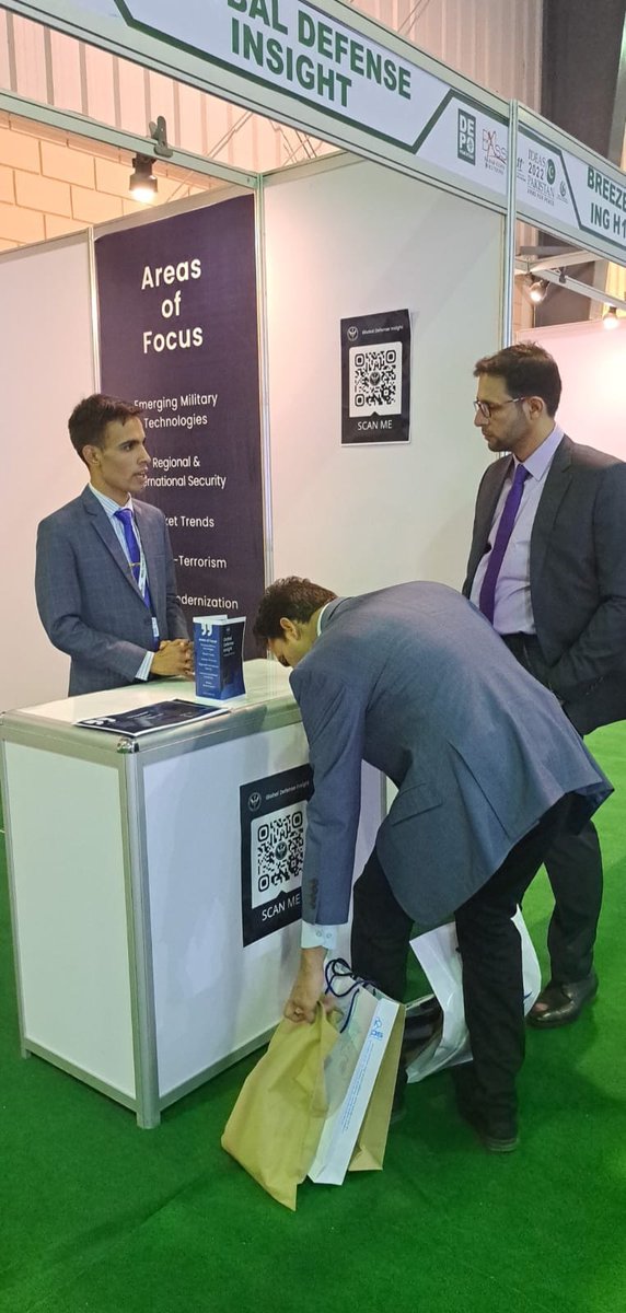 Defense785's tweet image. Drop a cool photo that someone took of you doing your job. 

📸: @TheFatimaZainab
 #IDEAS2022 🇵🇰