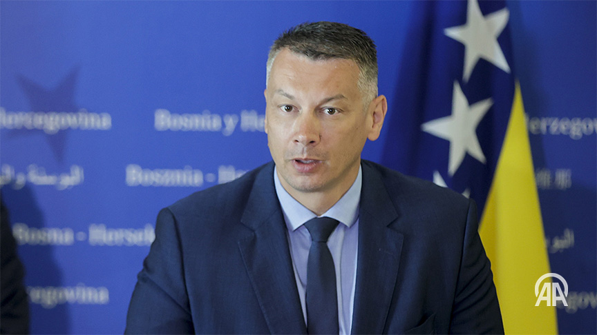 aa_balkans's tweet image. Ministar bezbjednosti Bosne i Hercegovine Nenad Nešić nakon pucnjave u Lukavcu: Sve institucije u BiH moraju da počnu bolje raditi #pucnjava #Lukavac #BiH  v.aa.com.tr/2922068