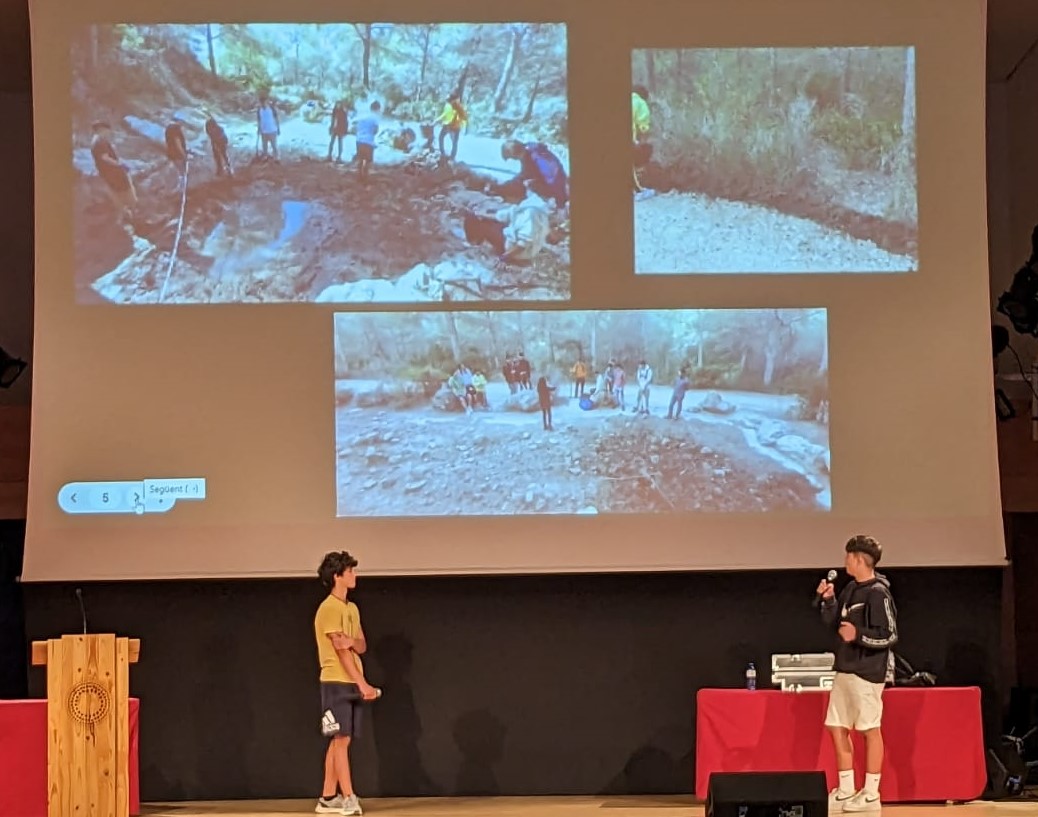 educatiu's tweet image. Hem gaudit molt de l'acte de cloenda amb la presentació dels projectes de #ServeiComunitari que han fet els alumnes d'ESO del #Vendrell.  Implicar-se per millorar l'entorn i adquirir nous aprenentatges. #CuidemElVendrell @elvendrell_cat @sebaixpenedes  @apscatalunya @roserbatlle