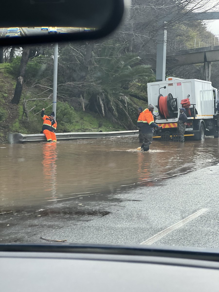 COCT needs to keep its drains clean! Traffic backed up on M3. <a href="/geordinhl/">Geordin Hill-Lewis</a>
