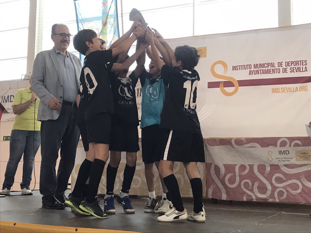 CAMPEONES DE COPA🏆

El pasado martes 13, nuestro equipo Benjamin recogía su trofeo de Campeón de Copa Sevilla <a href="/IMDSevilla/">IMD Sevilla</a> 🏆

Lo merecéis todo, enhorabuena por vuestro compromiso y trabajo durante la temporada◾️▫️

SOMOSFORMACIÓN&amp;DEPORTE