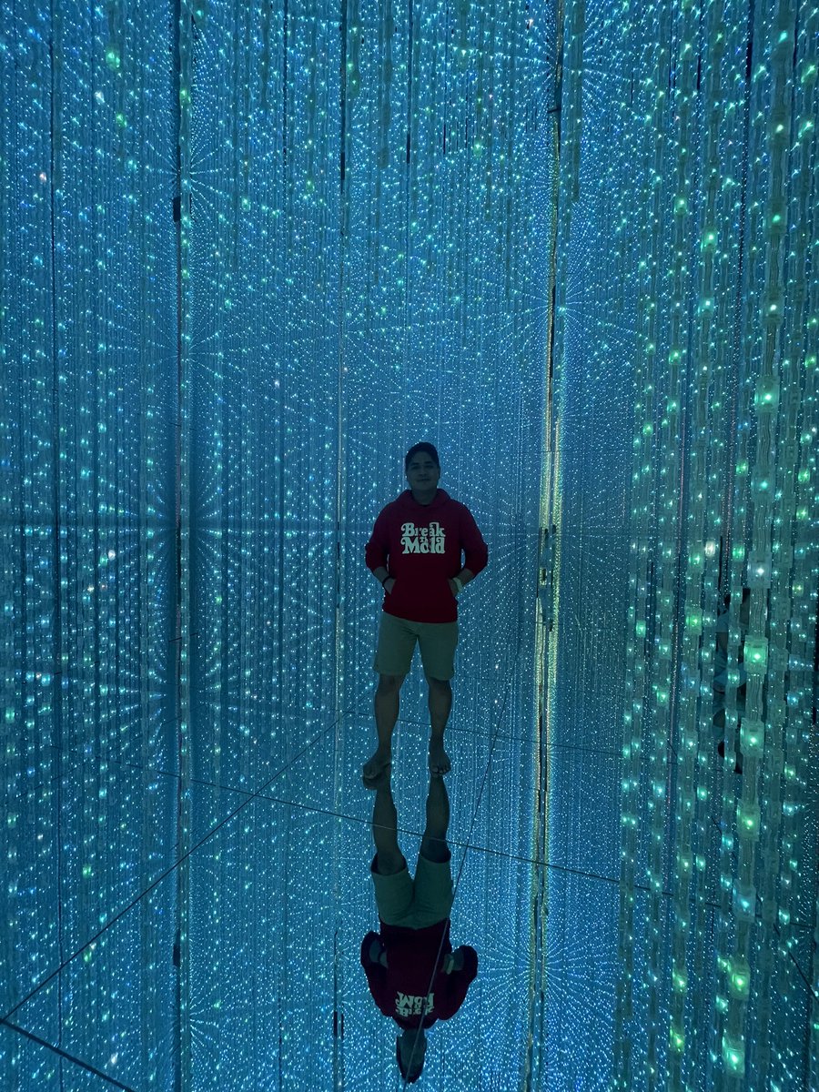 jobeetweets's tweet photo. Like it's bringing me to another dimension. 🌌 
Happy 10th #army 💜 

#teamlabplanets #army #Japan https://t.co/K7KWpuVQzq