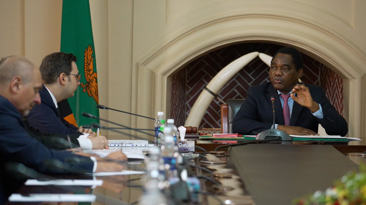 JanLipavsky's tweet image. Setkání se zambijským 🇿🇲 prezidentem @hhichilema. Mluvili jsme o: 

👉🏻 programu rozvojové spolupráce na období 2024-2030
👉🏻 pomoci Česka 🇨🇿 v oblasti zdravotnictví &amp;amp; #MEDEVAC 
👉🏻 Ruské agresi 

Dohodli jsme se na přípravě Akčního plánu, který naši budoucí spolupráci zarámuje.