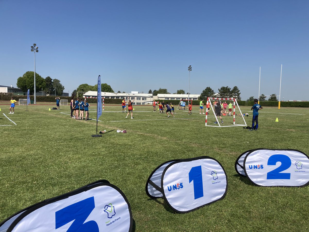 Journée promotionnelle UNSS de Handball à 4 au STAPS d’Amiens.
Plus de 70 collégiens sous le soleil et dans la bonne humeur. Une première réussie. Des équipes mixtes, des jeunes arbitres et du beau jeu. A renouveler !
<a href="/unss/">UNSS_National</a> <a href="/hautsdefrance/">Région Hauts-de-France</a> <a href="/AcAmiens/">Académie d'Amiens</a>
