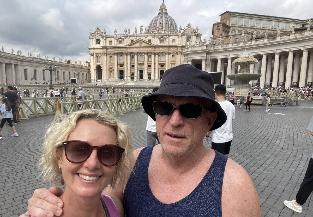 ShonaDrechsler's tweet image. When in Rome… ✌️