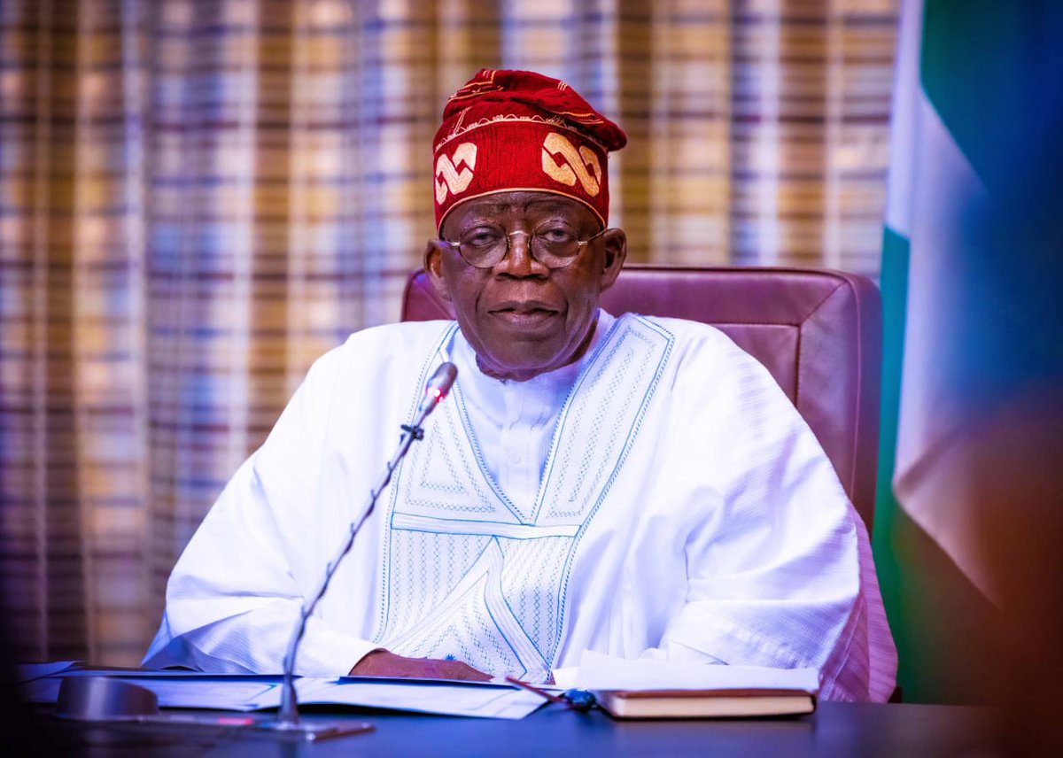 PRESIDENT TINUBU MOURNS VICTIMS OF KWARA BOAT ACCIDENT, ORDERS THOROUGH INVESTIGATION 

President @officialABAT has expressed sadness over the boat mishap, which occurred in Kwara State, claiming many lives.  

The boat accident according to reports, led to the death of over 100