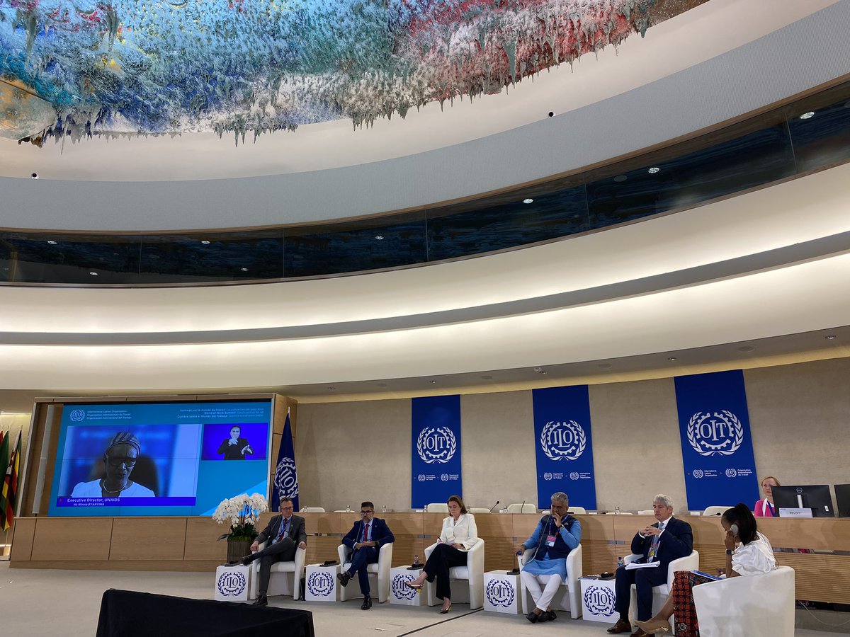 🔴 #LiveNow @ilo #SocialJusticeForAll Panel on: AddressingI Inequalities, Informality and Facilitating Inclusion with @PJLaddUN @UNRISD @karienvangennip @pldimitrovcitu1 @Winnie_Byanyima and moderated by @TheRealNozi Follow on: live.ilo.org/events/world-w…