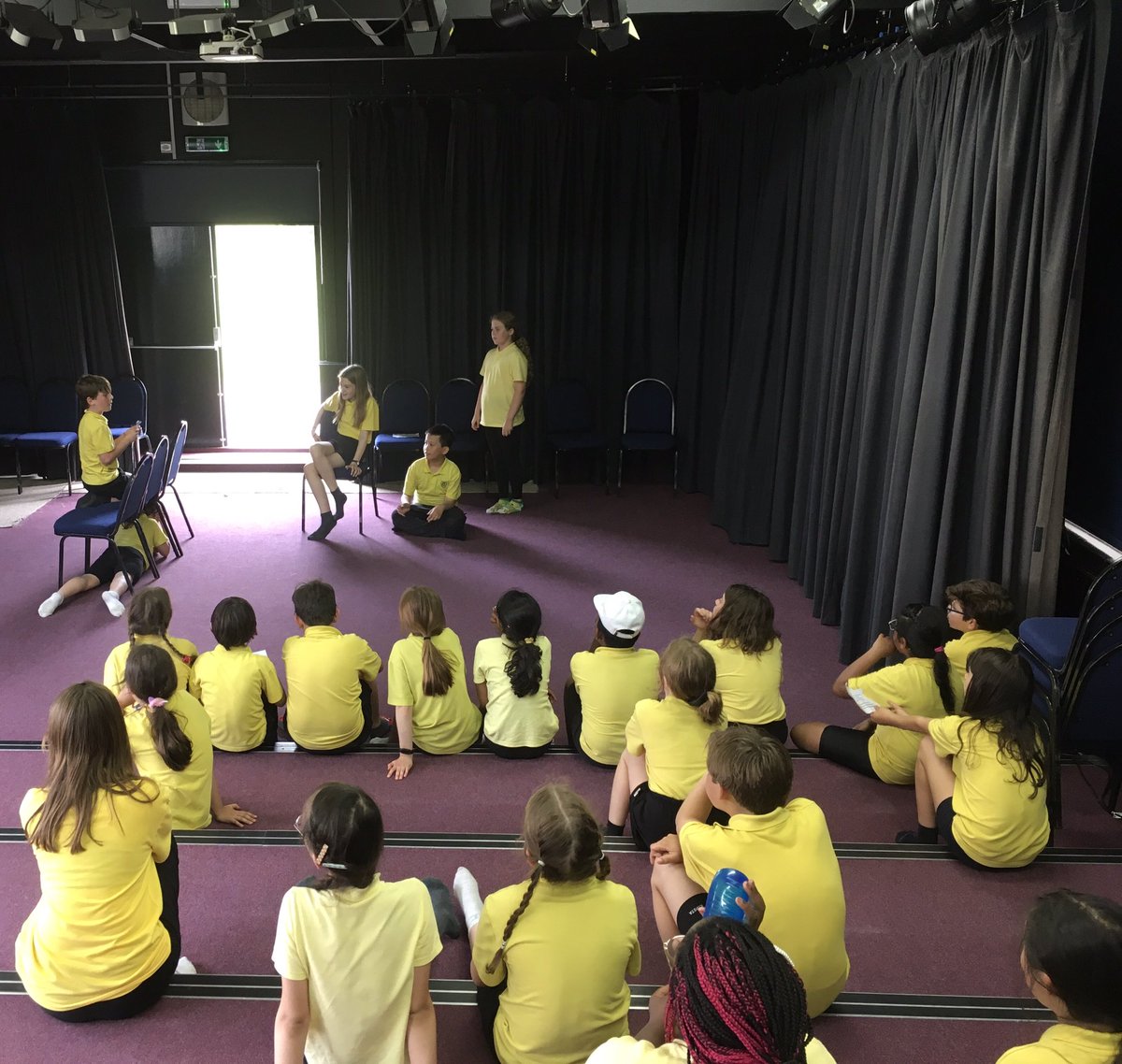 PangCollDrama's tweet photo. On Monday we welcomed Year 5 students from Caversham Primary School to take part in an Outreach Drama morning. Both they and we thoroughly enjoyed it!🎭🤗 #PangCollDrama #PangCollCommunity #PangCollCreativity https://t.co/cRaqjJ5xd0