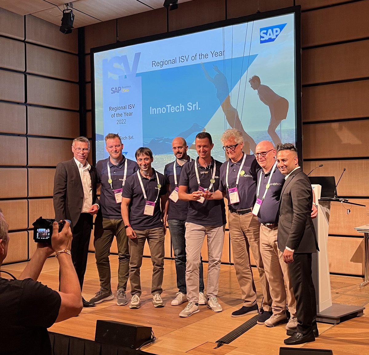 InnotechSrl's tweet photo. Hey, @SAP Partners! 
𝗜𝗻𝗻𝗼𝗧𝗲𝗰𝗵 𝗶���� 𝘁𝗵𝗲 "𝗕𝗲𝘀𝘁 𝗥𝗲𝗴𝗶𝗼𝗻𝗮𝗹 𝗜𝗦𝗩 𝗼𝗳 𝘁𝗵𝗲 𝗬𝗲𝗮𝗿 𝟮𝟬𝟮𝟮 #Emea South!" 🎉
👏👏👏👏

@SAPCommunity @SAPBusinessOne #sappartnersummitforsme #sapsummit #award #innovation #cloud #sappartner #sappartners https://t.co/43zYKMqssf