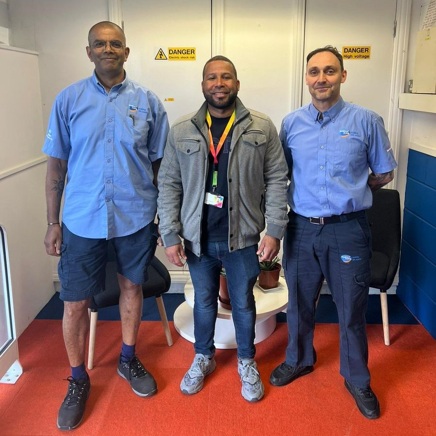 Enabled_Living_'s tweet photo. Elvis has now left the building!💙🧡
We had a great time with Elvis an OT student from ASC #Newham.
A quick tour of the Equipment Service, shadowing the team and an insight into who we are and how we support the people who draw on our services.
#EastLondon #CommunityEquipment https://t.co/FJsLgrCwLo