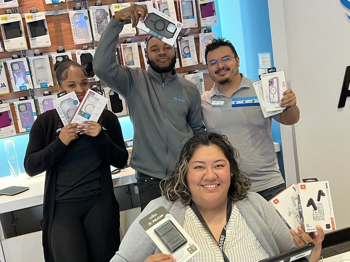 Excellent Camp Sellalota store visit in Milford Mall!! @emilywiper @firas_smadi @D_Zargos @MarcBenavides7 @TheRealOurNE #CampSellalota