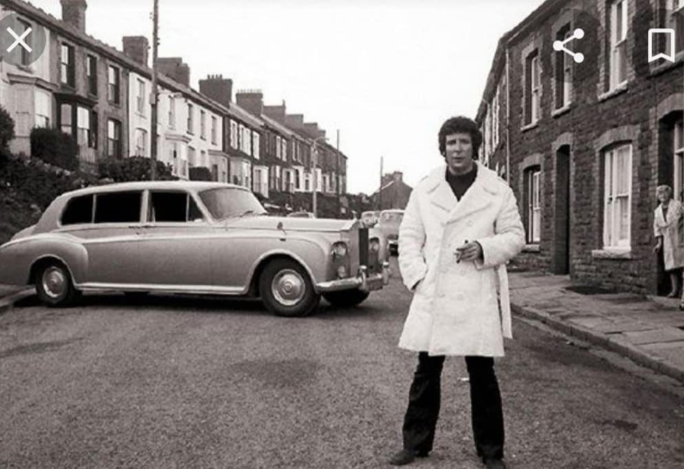 Got to recreate this old photo of <a href="/RealSirTomJones/">Tom Jones</a> in Laura Street, Pontypridd while filming today. Would Sir Tom approve?