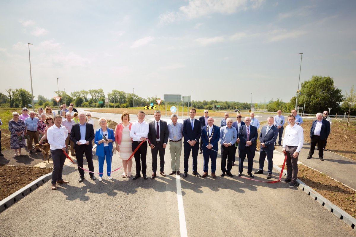 Delighted to officially open the new Beary’s Cross Road Improvement Scheme in Limerick with Mayor Francis Foley <a href="/LimerickCouncil/">Limerick Council - Comhairle Luimnigh</a>. 

This investment will significantly improve road safety &amp; make a real difference for the thousands of people who use this road every day.