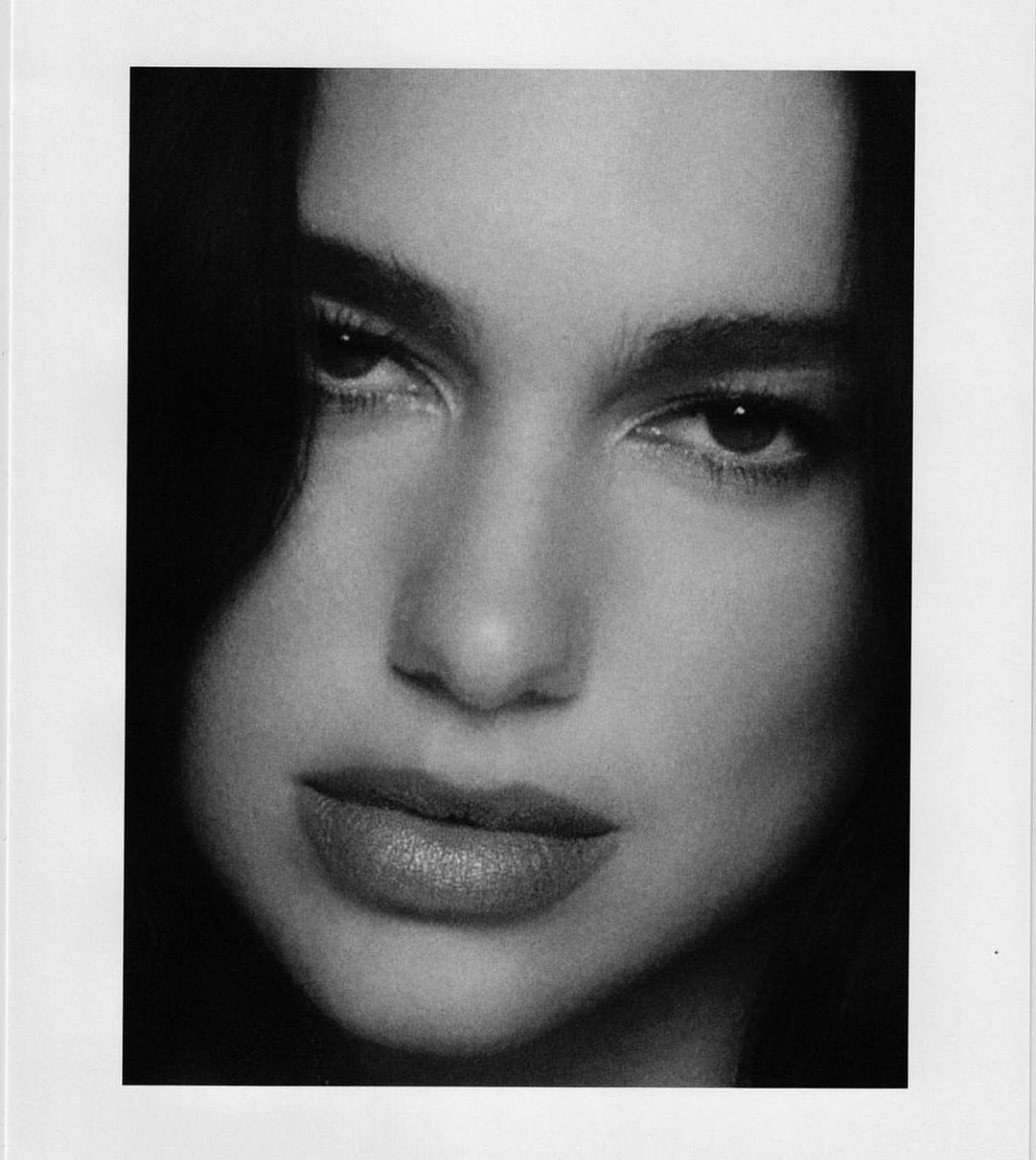 DUALIPA's tweet photo. .@Dazed by #thibautgrevet styling #ibkamara 🦋 https://t.co/PGFiJ6747P