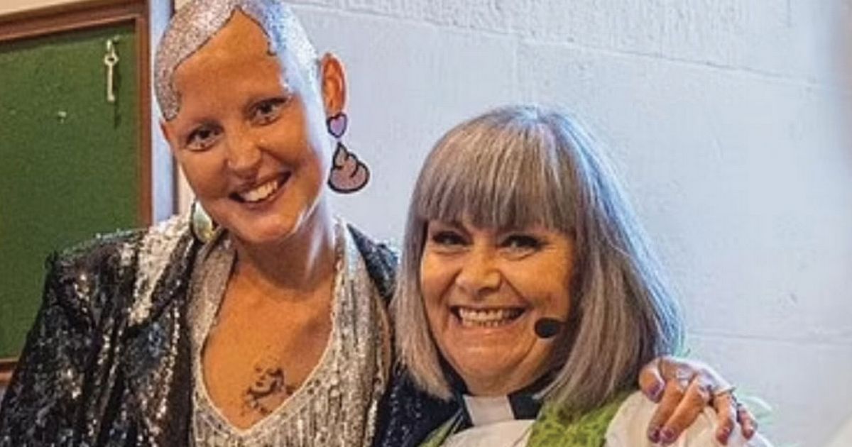 Mirror Celeb on Twitter "Dawn French reprised her iconic Vicar of