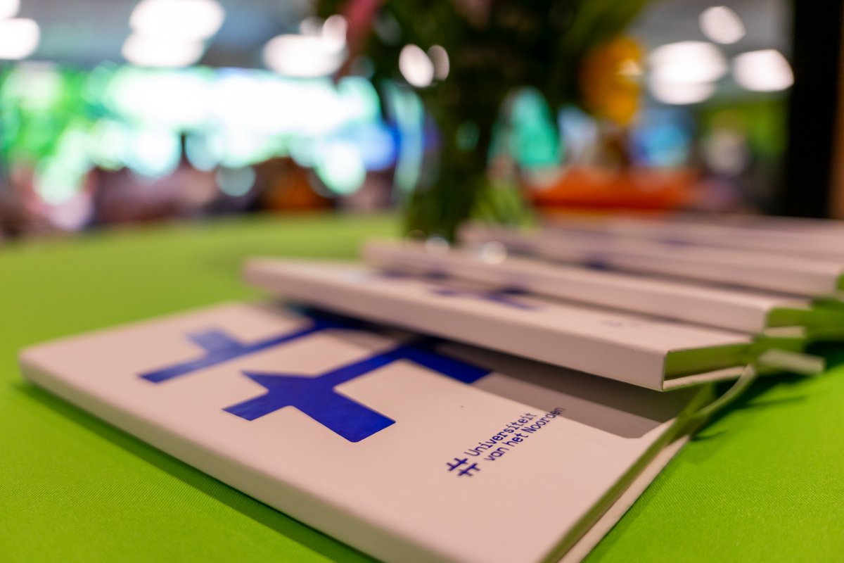 Hogeschool_VHL's tweet photo. De eerste roadshow van Universiteit van het Noorden is een feit! Vandaag was water het centrale thema en wat is dan een betere plek voor voorzitter Jan van Iersel om af te trappen dan bij #HVHL en #Wetsus? https://t.co/6aMTw4Shxr