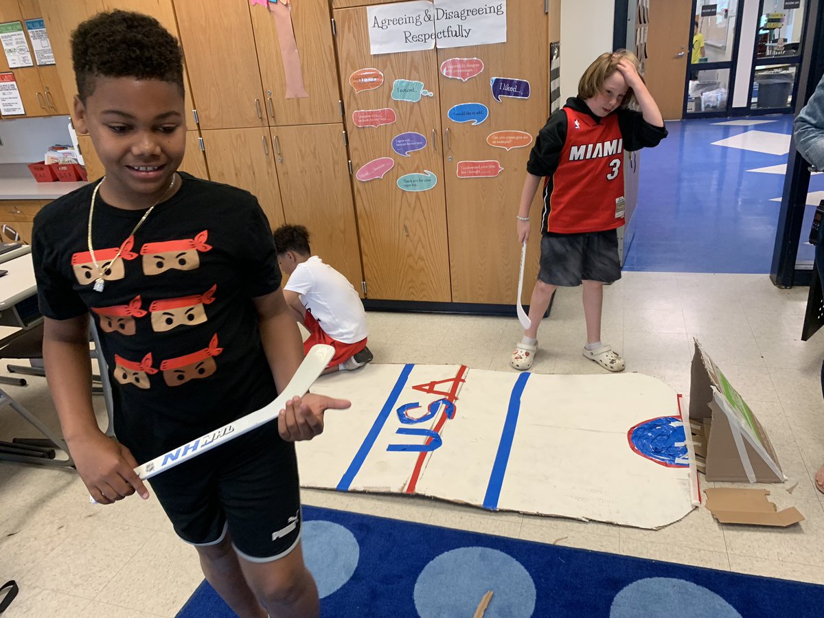 Clinton CES tweet media