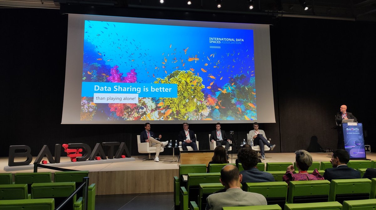 baidata_idsa's tweet image. Última mesa redonda del #FOROBAIDATA moderada por @HuelsmannT de @ids_association 🚀

📑Hablan de las tendencias y tecnologías digitales para la compartición de datos

👉🏼También dan pinceladas sobre qué está pasando en los #espaciosdedatos y su desarrollo 

🗣️Participan Sebastian…