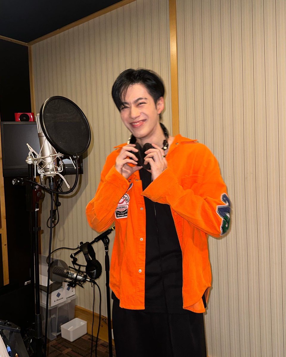 📁 140623 gunn.proxie IG Post

↳ instagram.com/p/CteTM2kvR-n/…

Hooray~🎤🎵🎶🎧 ปล.จากรูปที่แล้วไม่แน่ใจว่าจะส้มหรือแดง รอบนี้ส้มจริงๆแน่นอนครับ🧡🥹 #HMMan #HMthailand #HMxMe #HMCrystalpark 

#PROXIEth #PROXIEGun