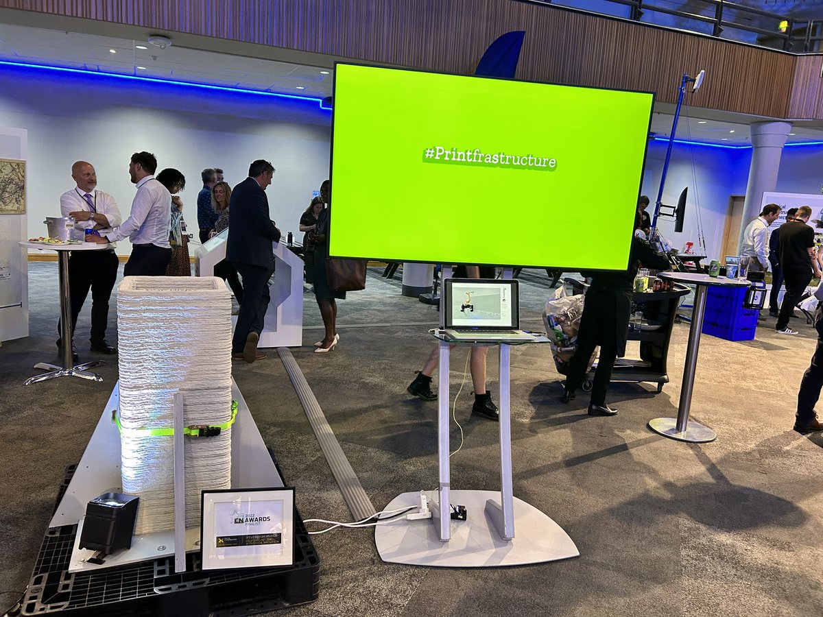 ChangeMakerSE's tweet photo. Proud to be showcasing our collaboration with SCSJV for the delivery of #printfrastructure at the first HS2 All Staff Event. Our 3D wall really enjoyed meeting everyone 🚀👏🏻 https://t.co/01K0wO99Ig