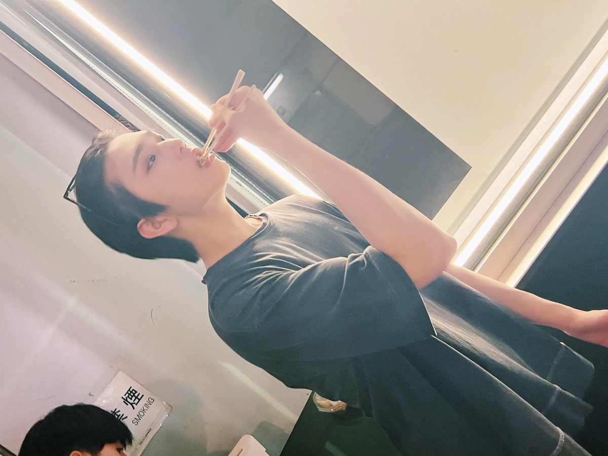 by_EPEX's tweet photo. [#백승]

타코야끼 맛있다잉😜

#EPEX #이펙스 #BAEKSEUNG #백승 #백전백승 https://t.co/gEQgwmjjIa