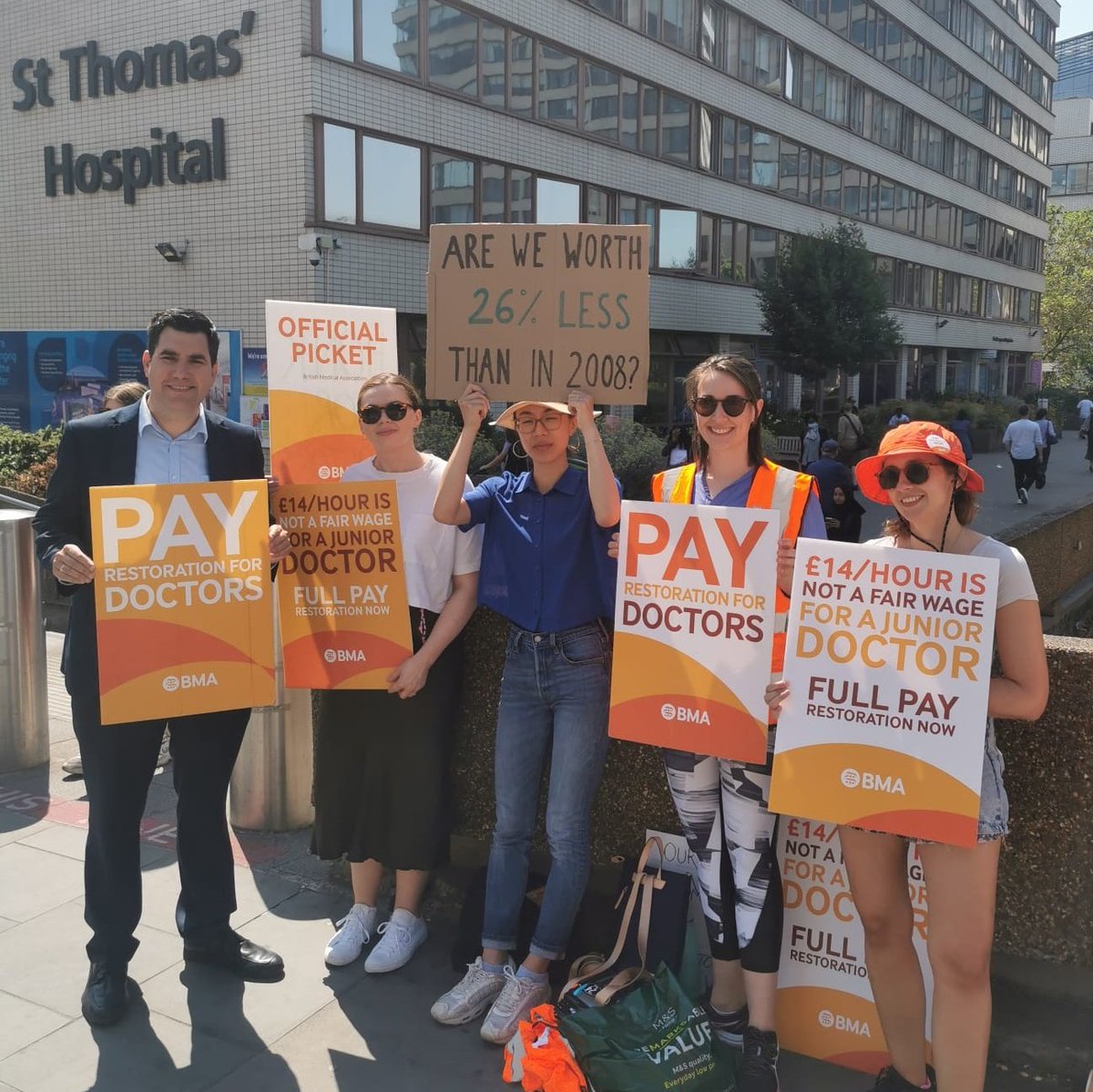 RichardBurgon's tweet photo. Junior Doctors have had a 26% pay cut over the last 15 years.

They're on strike to get their pay restored. That would cost less than HALF of the amount handed to the super-rich through the non-dom tax avoidance scheme.

Today I went to show my solidarity to the Junior Doctors. https://t.co/vFPxZyR8s9
