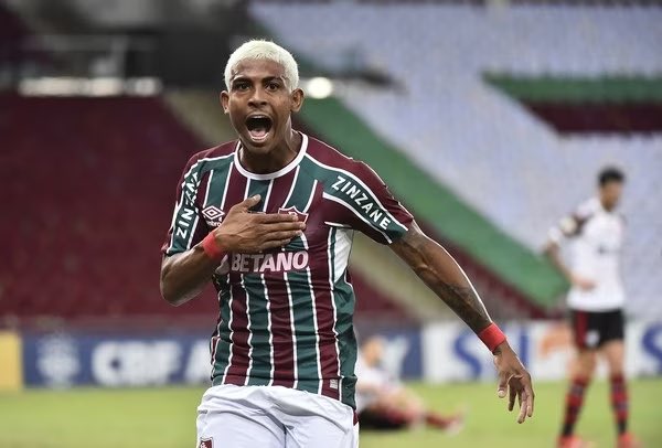 Coritiba tem interesse no atacante John Kennedy, de 21 anos, do Fluminense.

Coxa tenta um empréstimo com opção de compra, mas clube carioca deseja apenas negociar o atleta em definitivo.

📸 André Durão