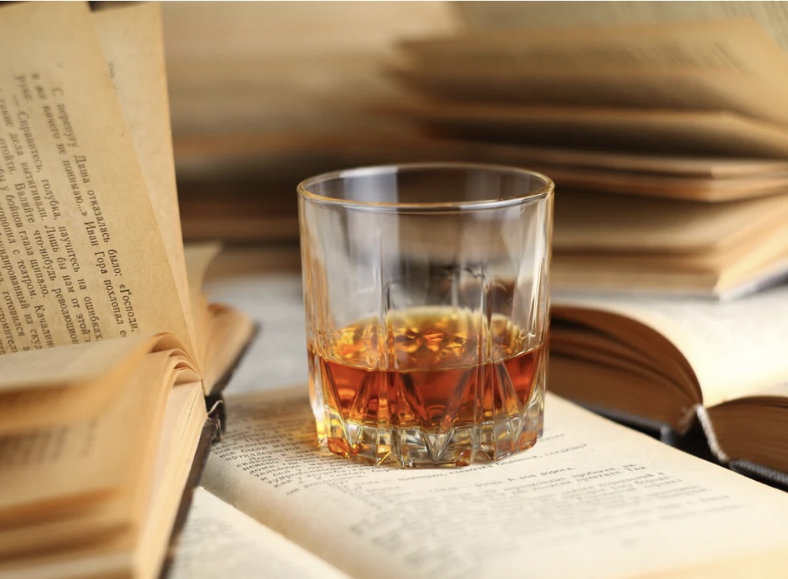 Today is National Bourbon Day! A great day to enjoy your favorite book with a sip of your favorite bourbon, dear readers. #kentuckyauthorforum #greatpodversations #louisvillereads