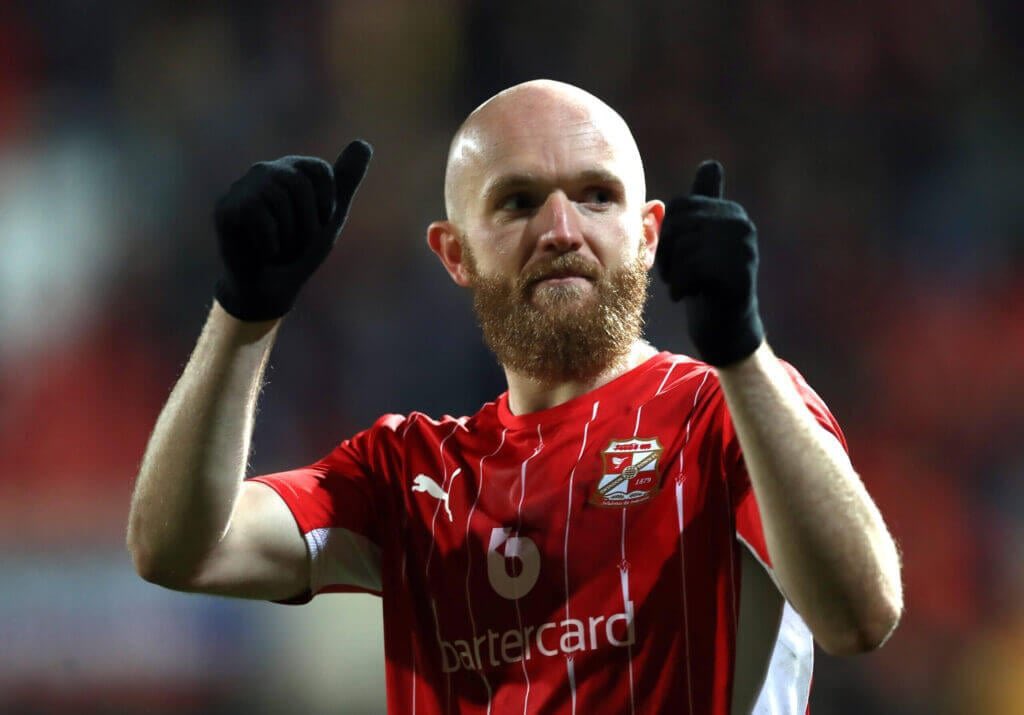 Bradford City paid for a hotel for Jonny Williams last night and were set to announce him as a new signing today. 😬

However the move is now OFF and he looks set to join Gillingham 😳

#bcafc