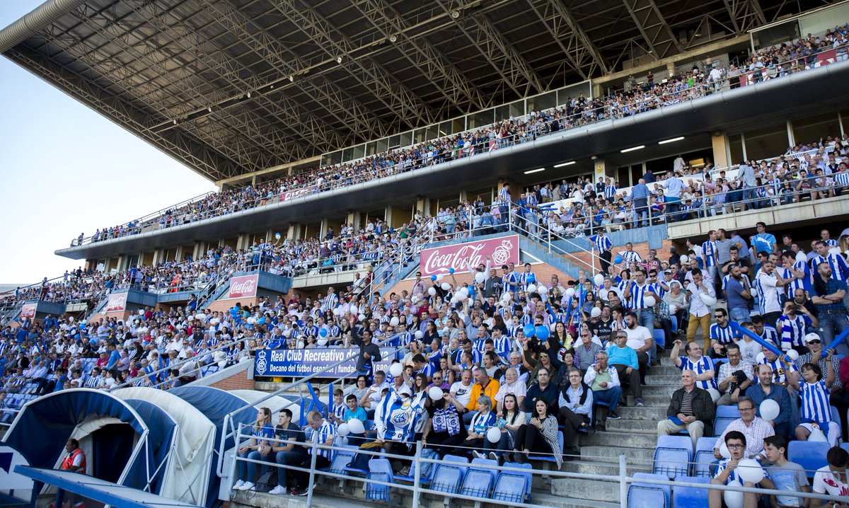 HuelvaOriginal's tweet photo. En un mundo lleno de cambios, el @recreoficial se mantiene firme como el decano del fútbol español. Su esencia y autenticidad son siempre inspiradoras. #FútbolOriginal https://t.co/lNSATplI48