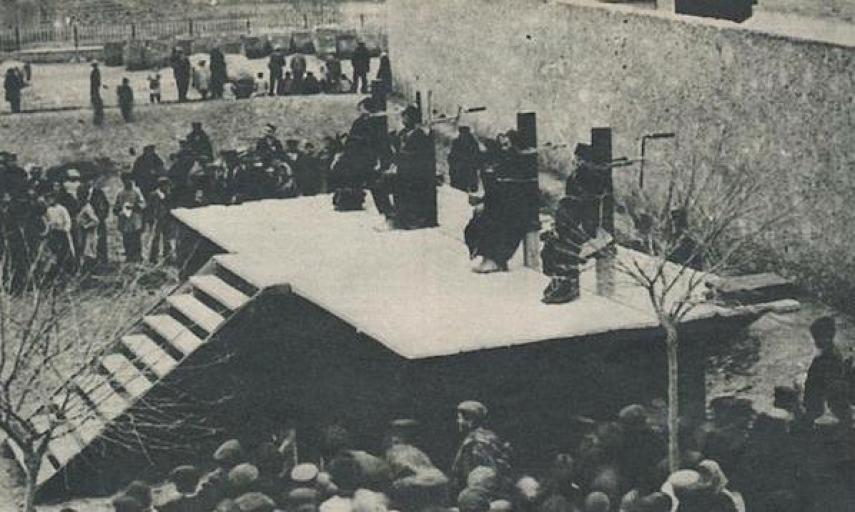 laotraandalucia's tweet image. El 14 de junio de 1884 serán #asesinados en Jerez de la Frontera por la “justicia española”, ejecutados mediante garrote vil, siete #jornaleros andaluces, acusados de pertenecer a la supuesta organización anarquista secreta #LaManoNegra.
laotraandalucia.org/memoria/14-de-…