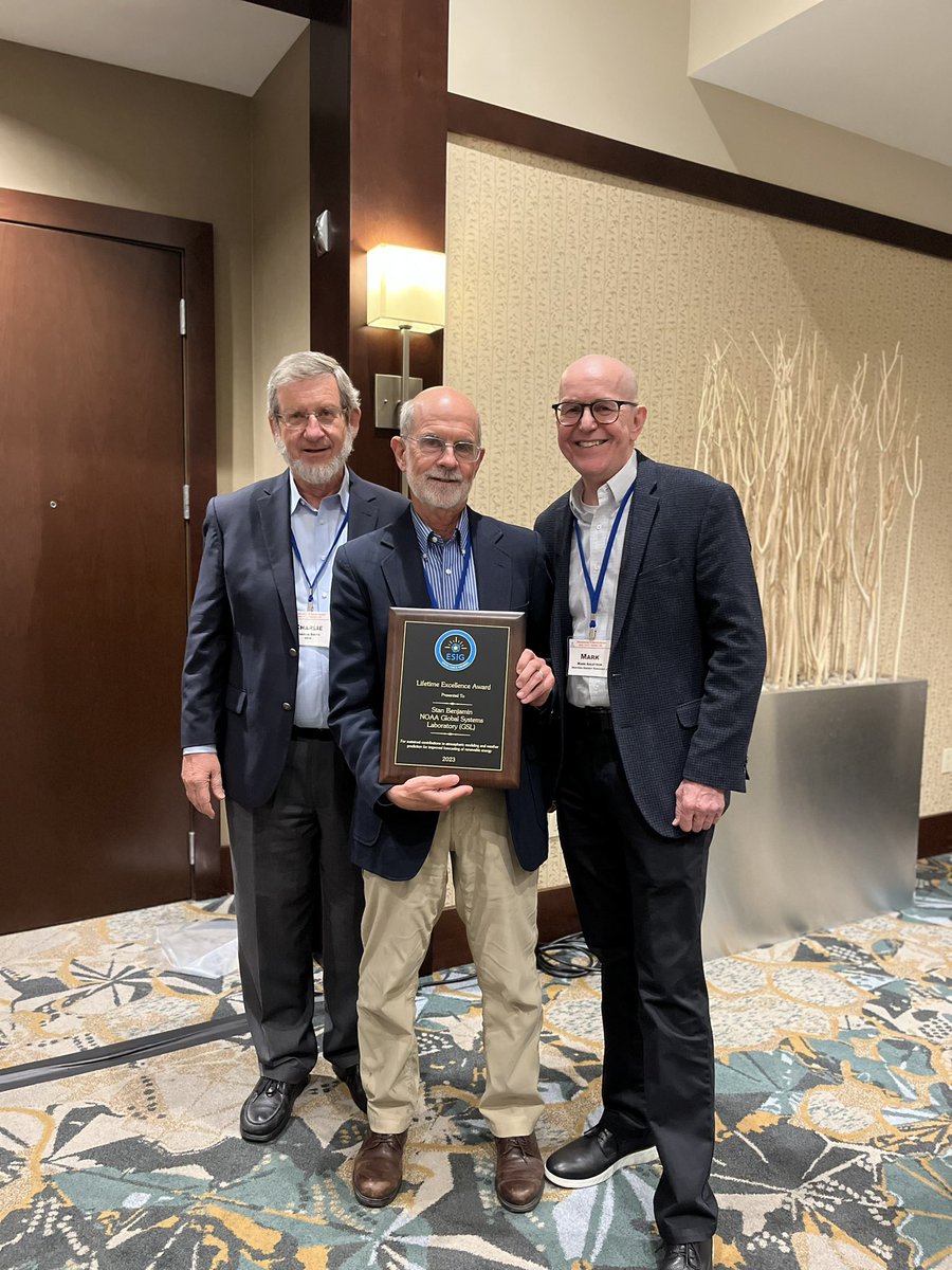 EnergySystemsIG's tweet photo. Congrats to Stan Benjamin, who was awarded an ESIG Lifetime Excellence Award for his sustained contributions to atmospheric modeling &amp; weather prediction for improved forecasting of renewable energy👏🏻 

Well deserved Stan! https://t.co/9ovGu18UDU