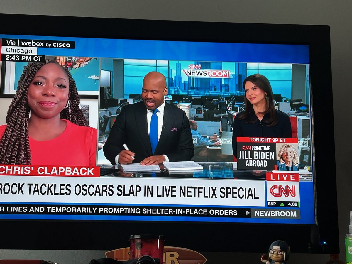 AdrienneWrites's tweet image. Drop a cool photo of you doing your job.