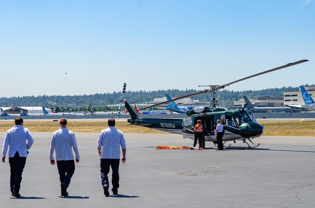 Airlift Northwest hosted a joint familiarization training for the new King County Medic One paramedic students this week. Our regional aviation partners, NAS Whidbey SAR and King County Sheriffs office, also attended to show their capabilities to the class.