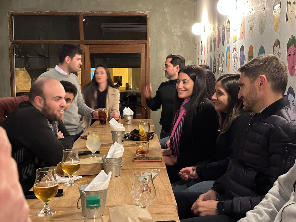 En #Reconquista nos encontramos con un grupo de jóvenes que estudian y trabajan para mejorar su calidad de vida. Junto a <a href="/CastetsCarolina/">Carolina Castets</a>, Coco Báscolo, <a href="/Fabian_Bastia/">Fabián Bastia</a> y <a href="/fedrabuseghin/">Fedra Buseghin</a> sabemos que #SantaFePuede generar un polo de desarrollo que les permita quedarse y desarrollar