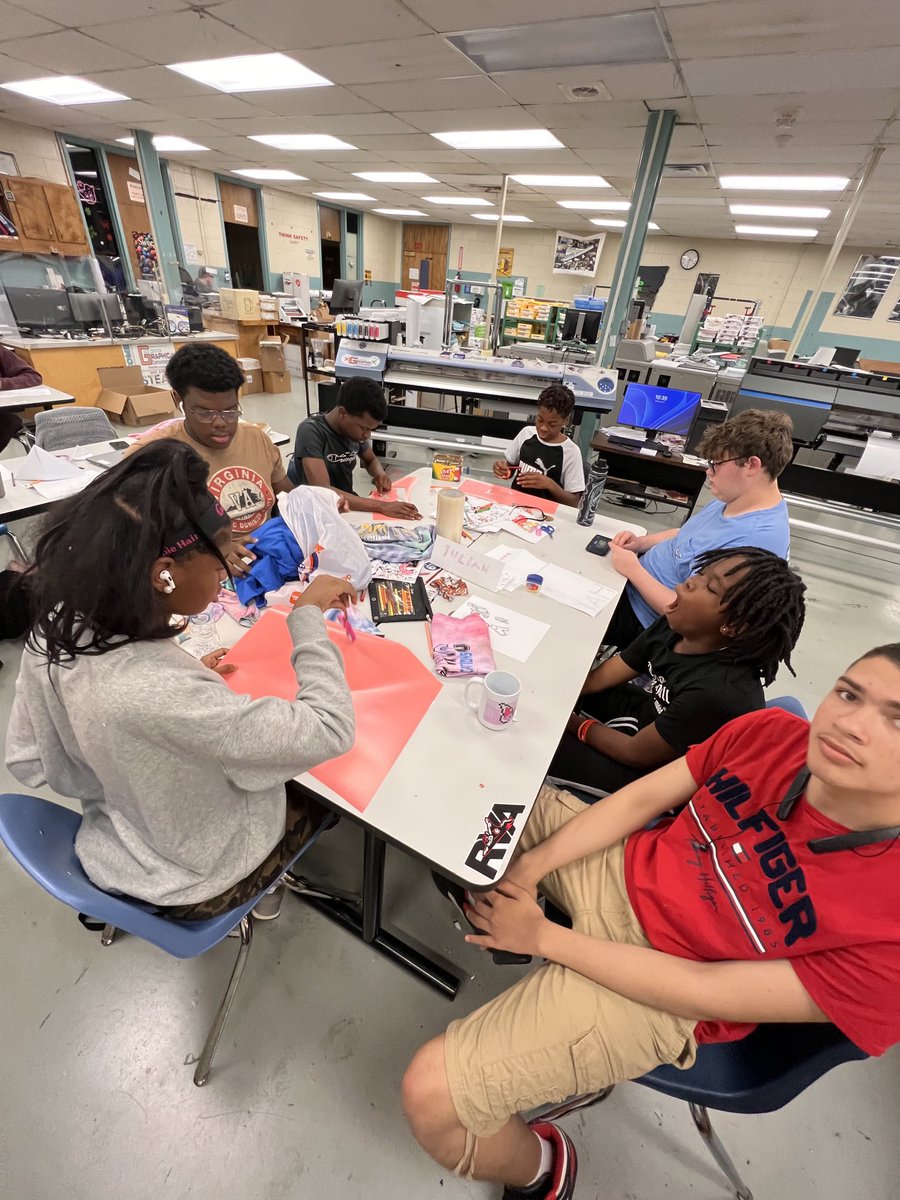 GHS_CMS's tweet photo. Hermitage ACE making our competition shirts for HOSA Dallas ‘23 ⁦@MacBeaton2⁩ ⁦@lrdunavant⁩ https://t.co/7KkGUZfVkV