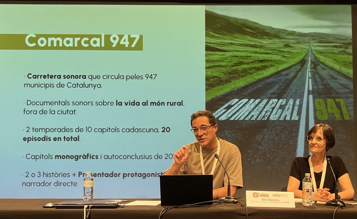 L'Eloi Barrera (@eloibcn), parlant de pòdcast de proximitat a la Trobada de <a href="/podcastingMAC/">VI Trobada de Podcasting a Catalunya</a>. Hi presenta el pòdcast de <a href="/CatalunyaRadio/">Catalunya Ràdio</a> 'Comarcal 947': "volíem actualitzar i modernitzar els reportatges temàtics de Catalunya informació, donar més múscul i personalitat"