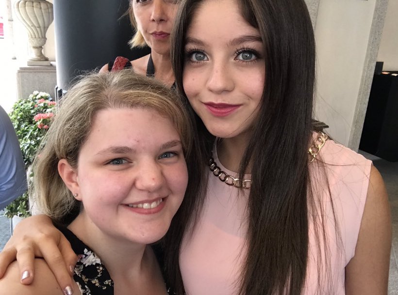 karolsthrowback's tweet photo. June 14, 2017: @karolsevilla with fans in Milan https://t.co/p1TVX14rWv
